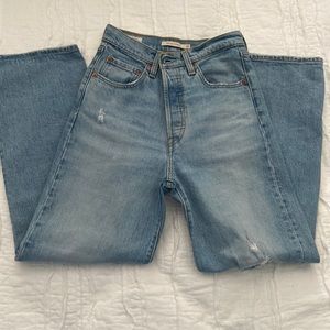Levi ribcage straight jeans in the size 25 cropped